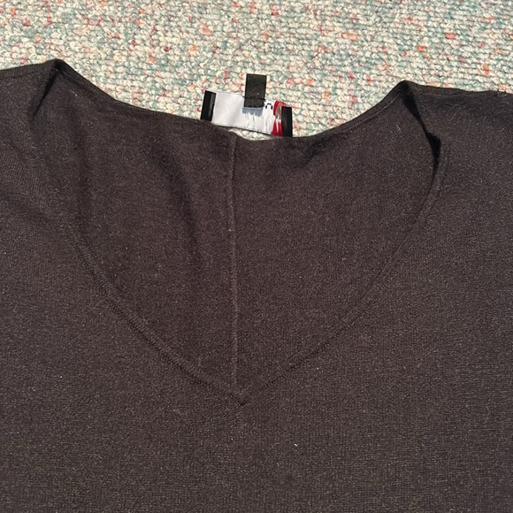 Laura ladies size large thin knit Sweater - Picture 6 of 13